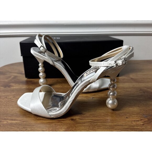 Badgley Mischka Women's Ivette Heeled Sandal Soft White Size 7 - Picture 1 of 7
